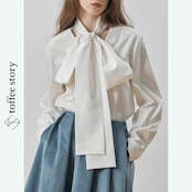 白光に踊る大きな結び：ボウタイシャツ《XU0277》