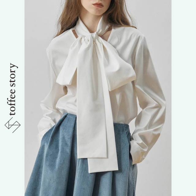 白光に踊る大きな結び：ボウタイシャツ《XU0277》