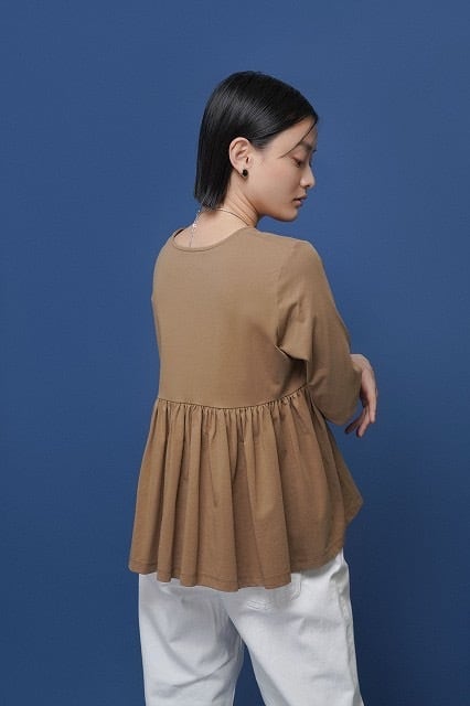 aceandrare ベージュトップス CYANTokyo【予約】スクエアネックバックギャザートップス（N