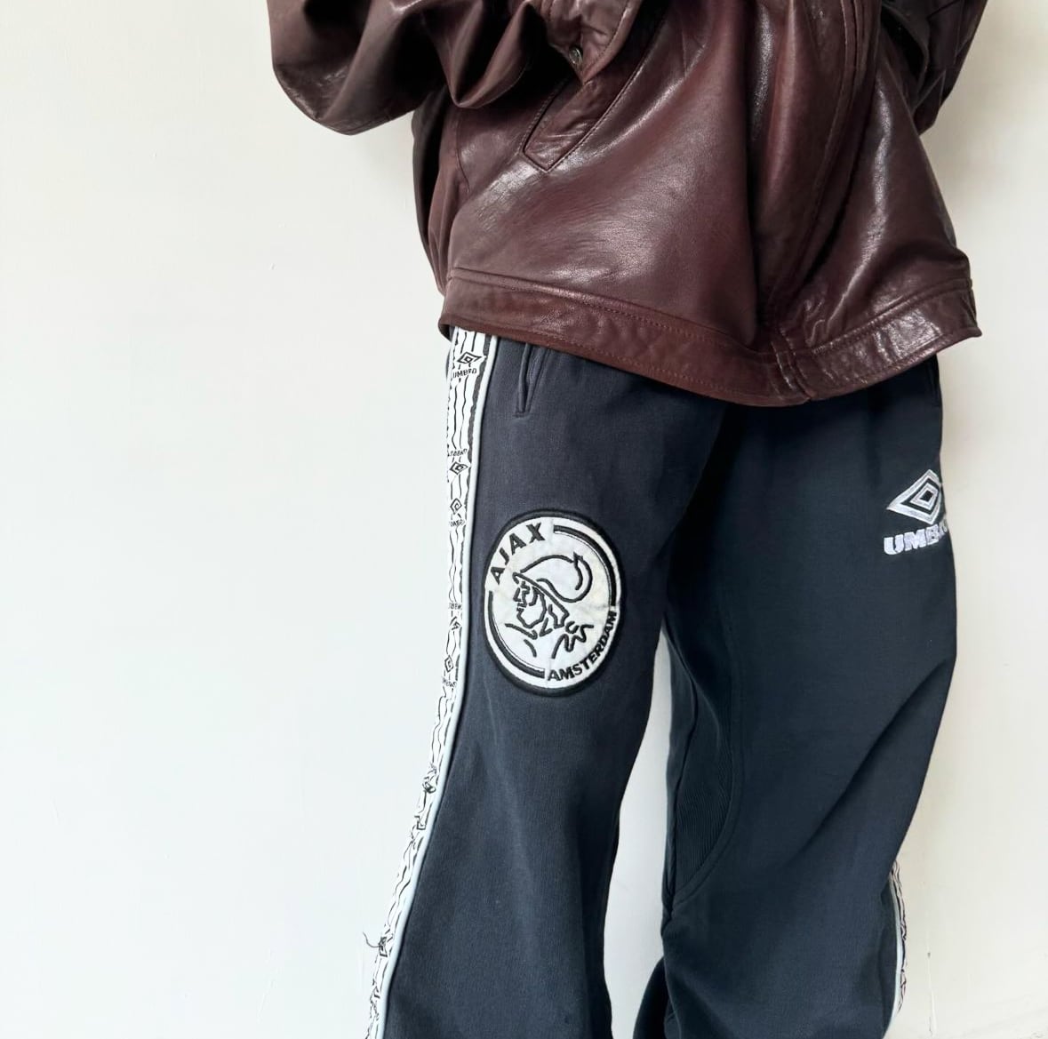 UMBRO- 90's Ajax away training sweat pants | ROOT online