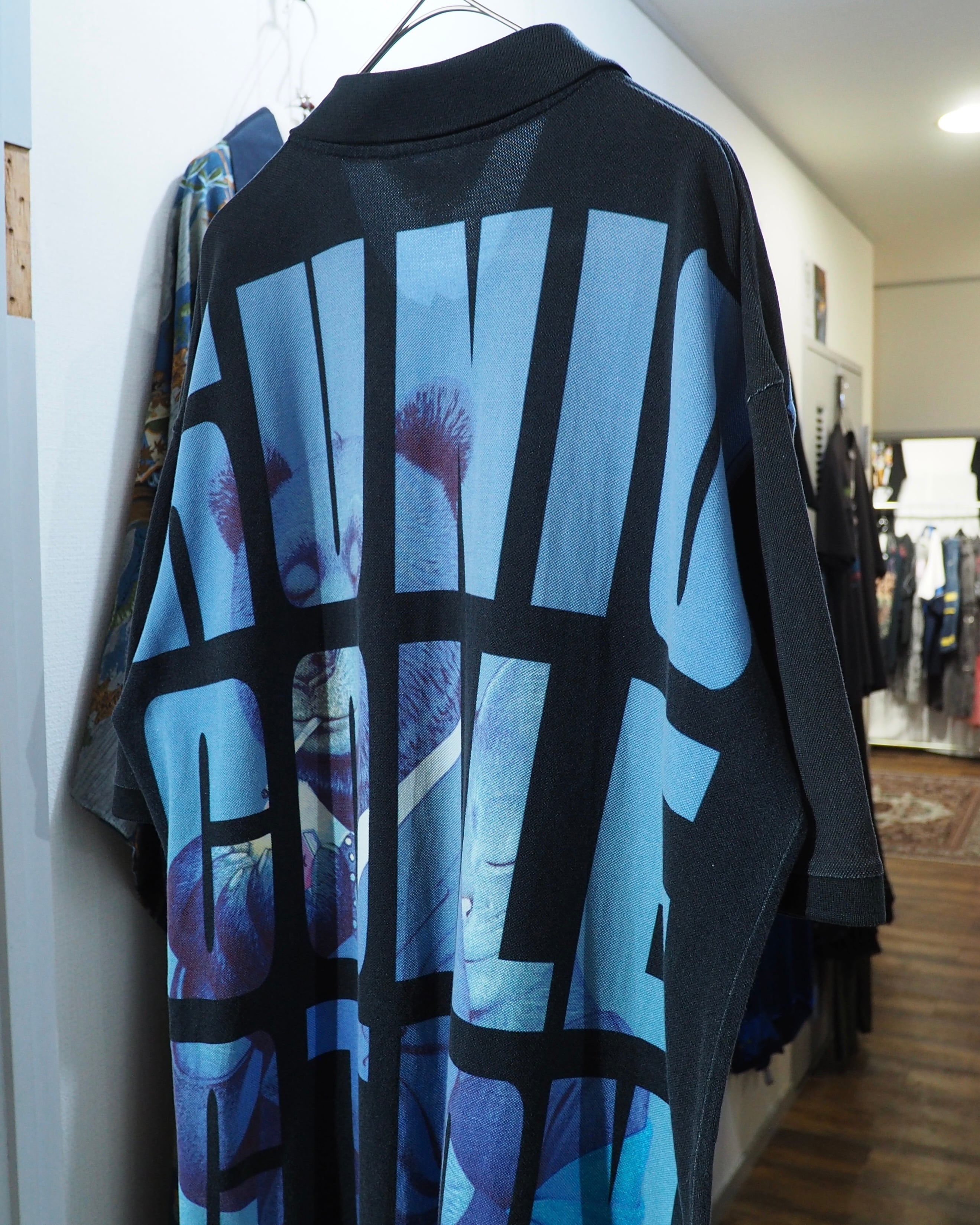 1990s " KUNIO COLLECTION ‐ 抱擁 " Graphic printed vintage SS polo Shirt