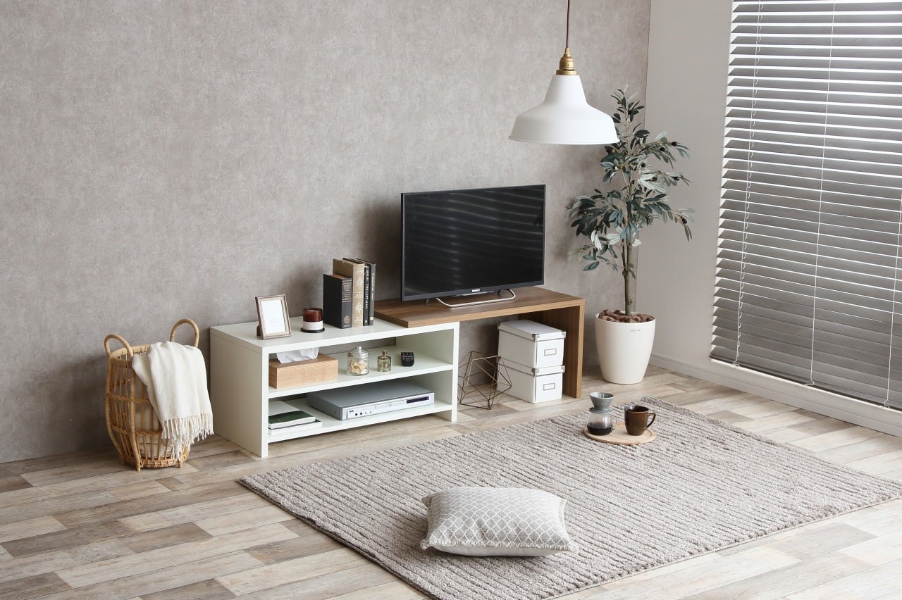 お部屋の置きたいスペースにピッタリ置ける伸縮できるテレビ台