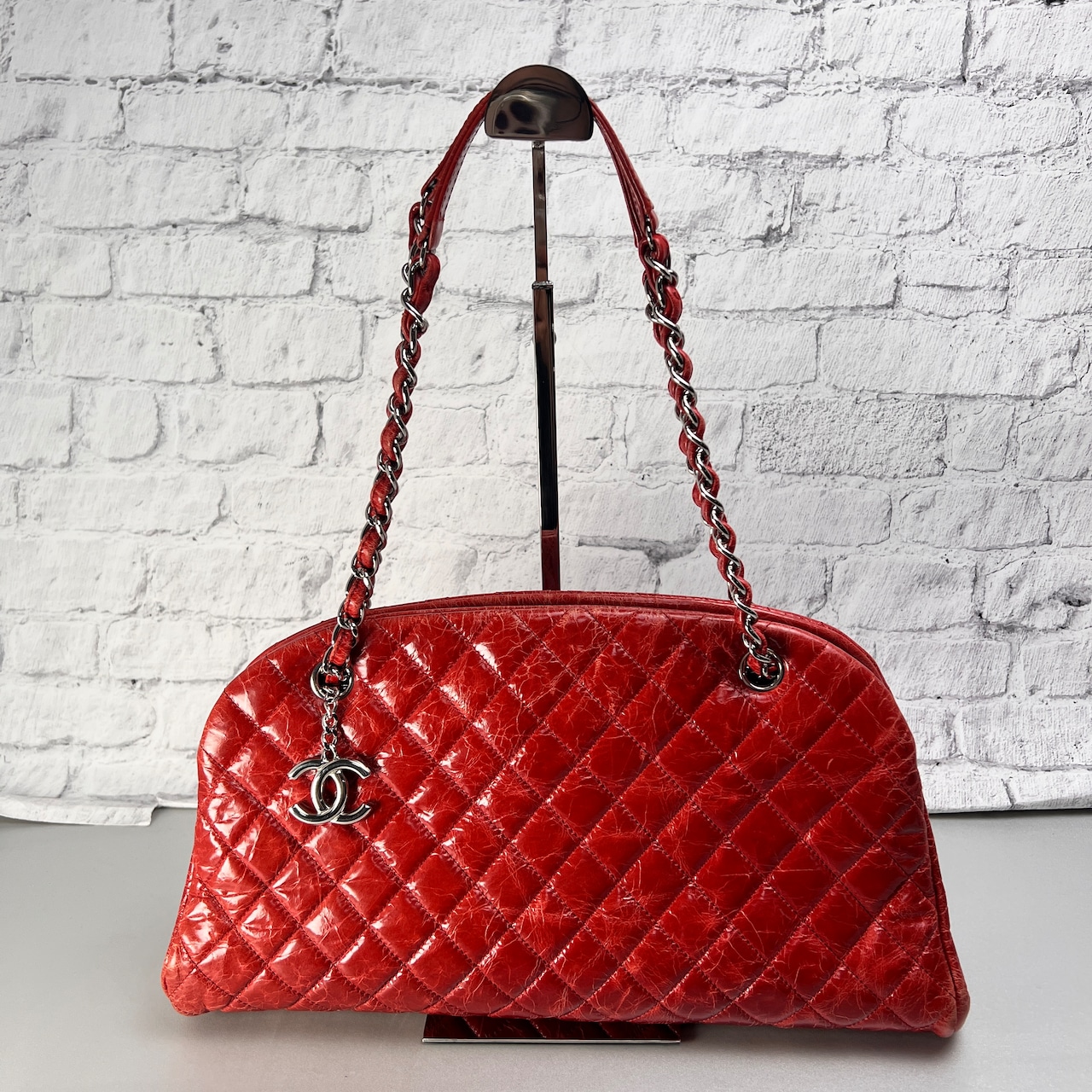 CHANEL シャネル ココマーク マドモアゼルボーリング レザー ハンドバッグ 赤 A-13747