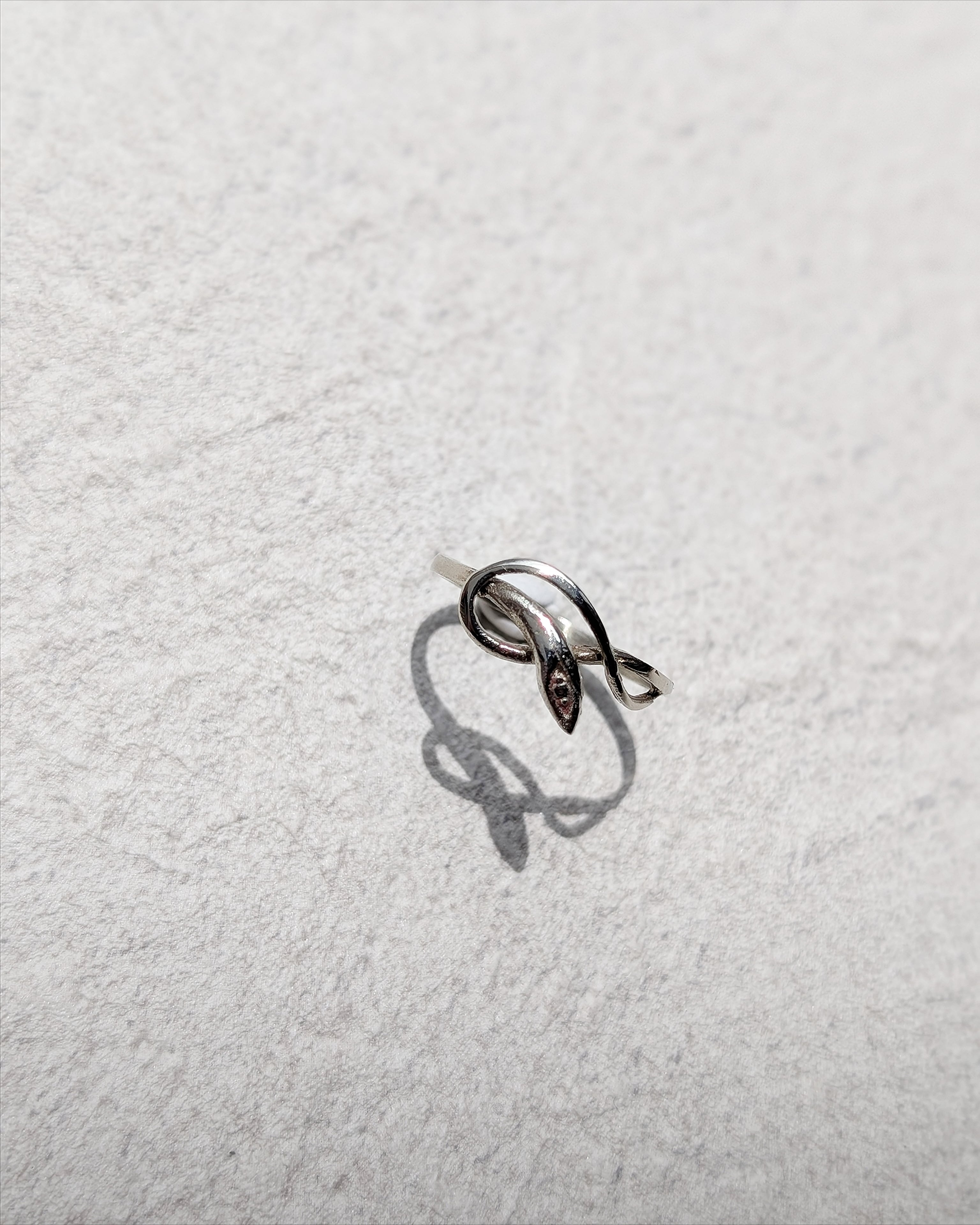 【labyrinthvintage】 Snake infinity ring