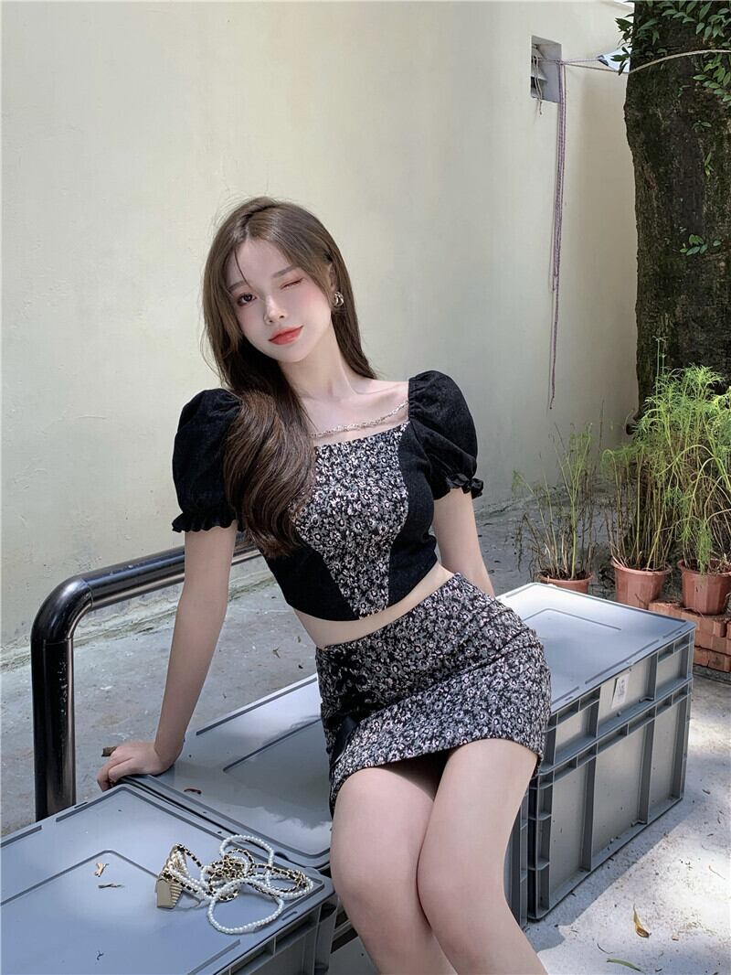 スタンダードフローラルスリーブTシャツ サマーショートスリム半袖トップス レトロ ハーフスリーブ 夏物 花柄 スクウェア ブラックストロベリース14701759646