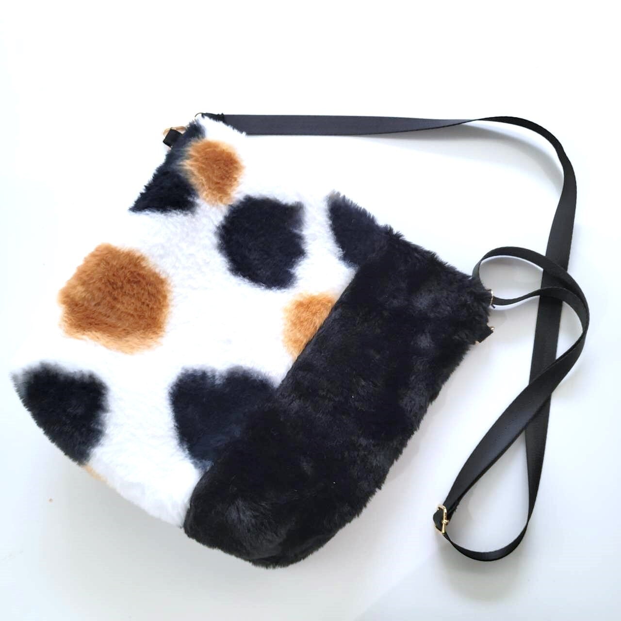 11月発送予約分】三毛猫柄バイカラーフェイクファーショルダーバッグ