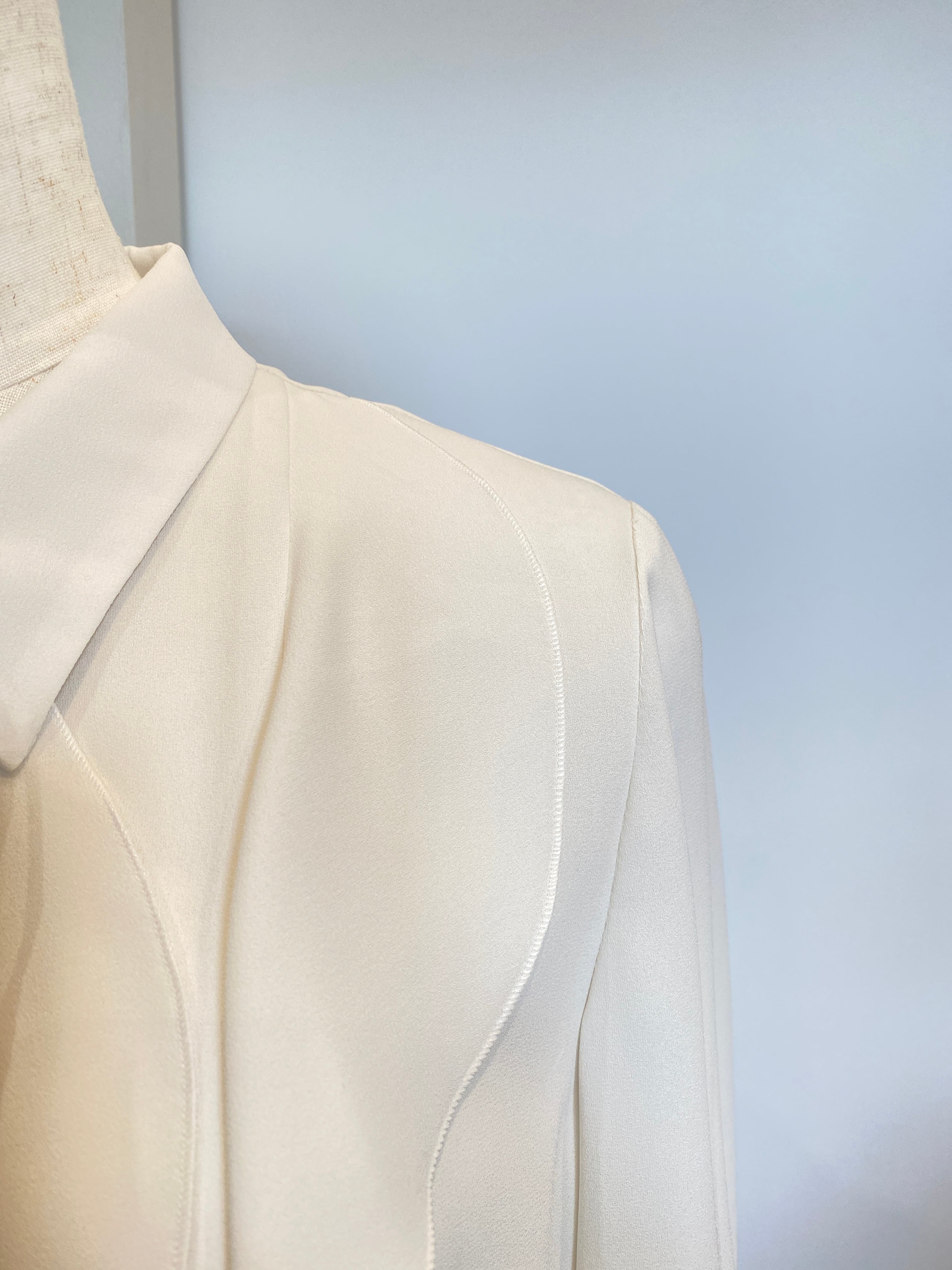 【PASSIONE】ラッフルフリルボウタイブラウス 426919