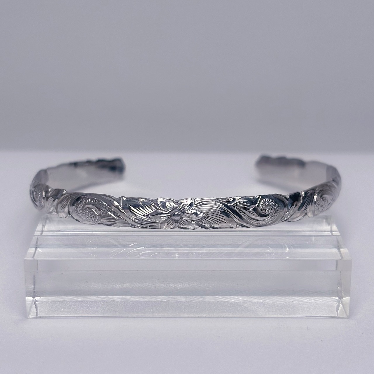 Classic Hawaiian Bangle -lucky plumeria / Silver-
