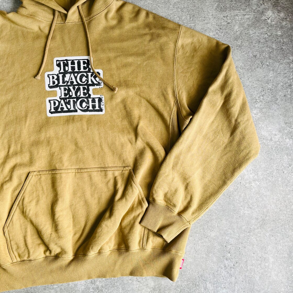 the black eye patch ブラックアイパッチ パーカー L カーキ ロゴ 