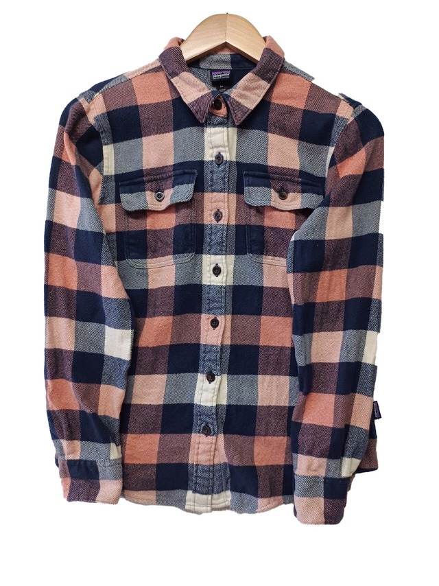 【古着  通販】Patagonia長袖チェックシャツ（レディースＳサイズ相当）