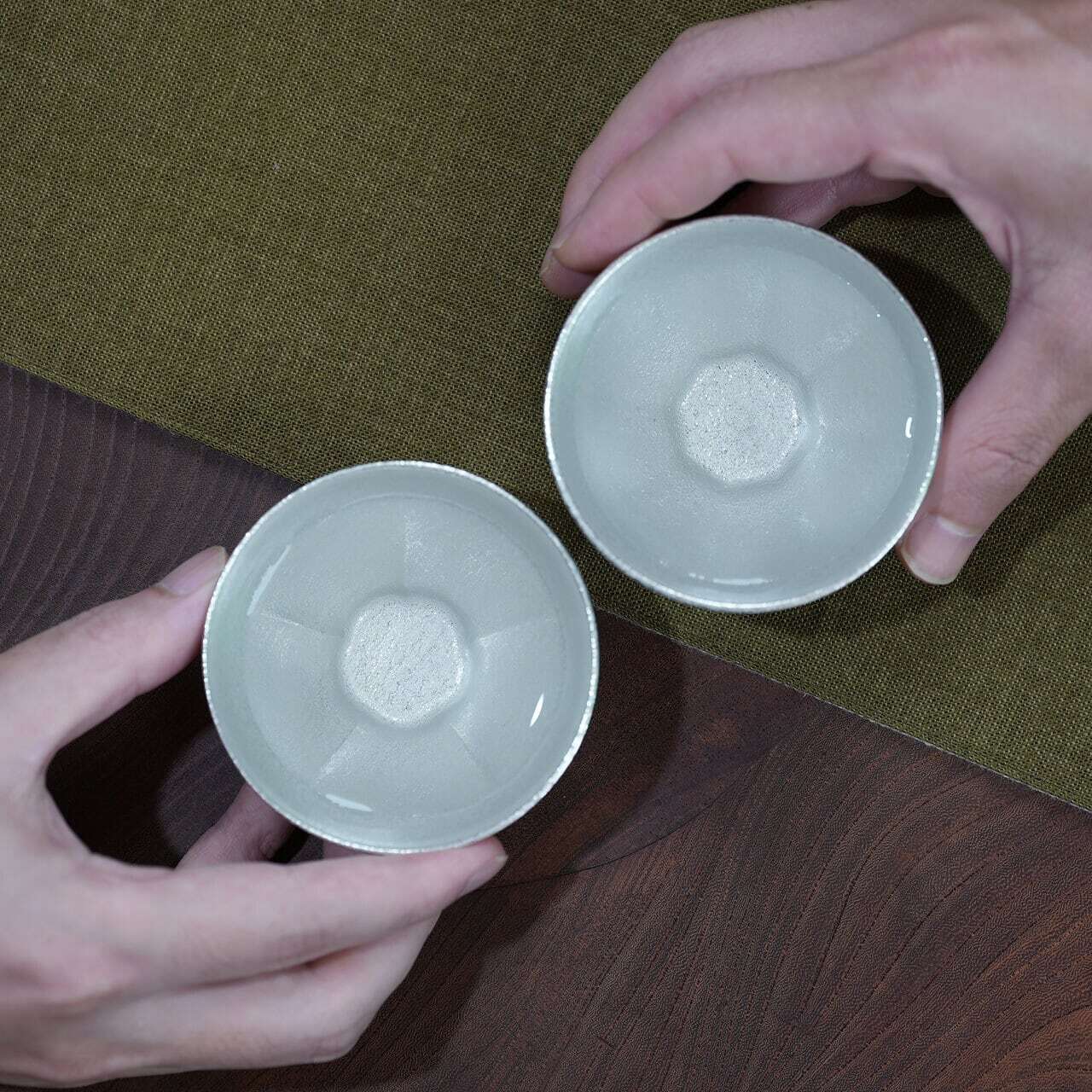 錫(すず)鋳物製の酒器》鋳錫 吉祥紋酒器 八角ぐい呑み(椀型 錫(すず)鋳物製の酒器》鋳錫 吉祥紋酒器 八角ぐい呑み(椀型