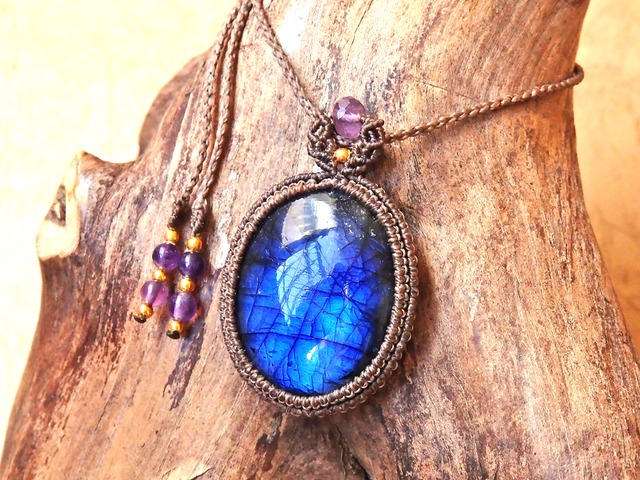 ブルー ラブラドライト マクラメペンダント