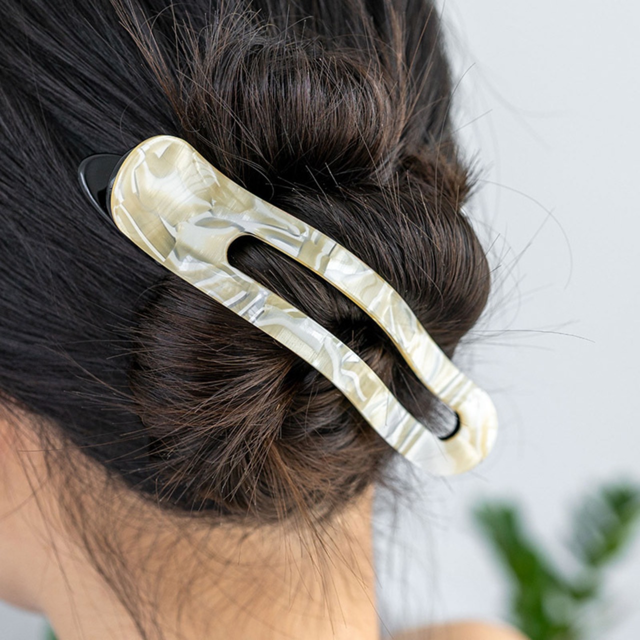 【ネコポス便】ヘアクリップ アーチクリップ 大きめ しっかり留まる 3色展開 べっ甲風 マーブル 大理石風 ウェーブ ニュアンス 艶 まとめ髪  2593