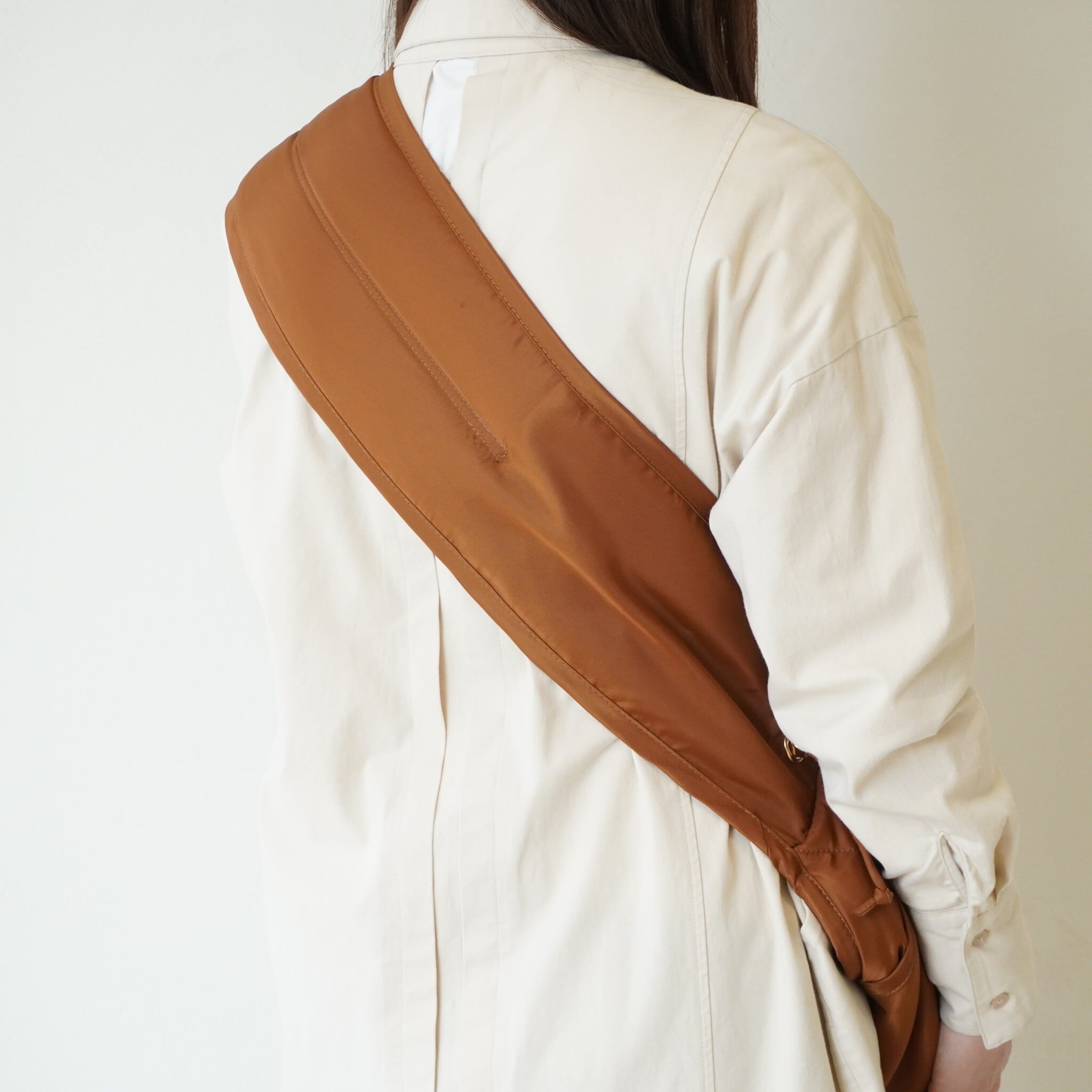 ote. sling bed bag CAMEL | ote.