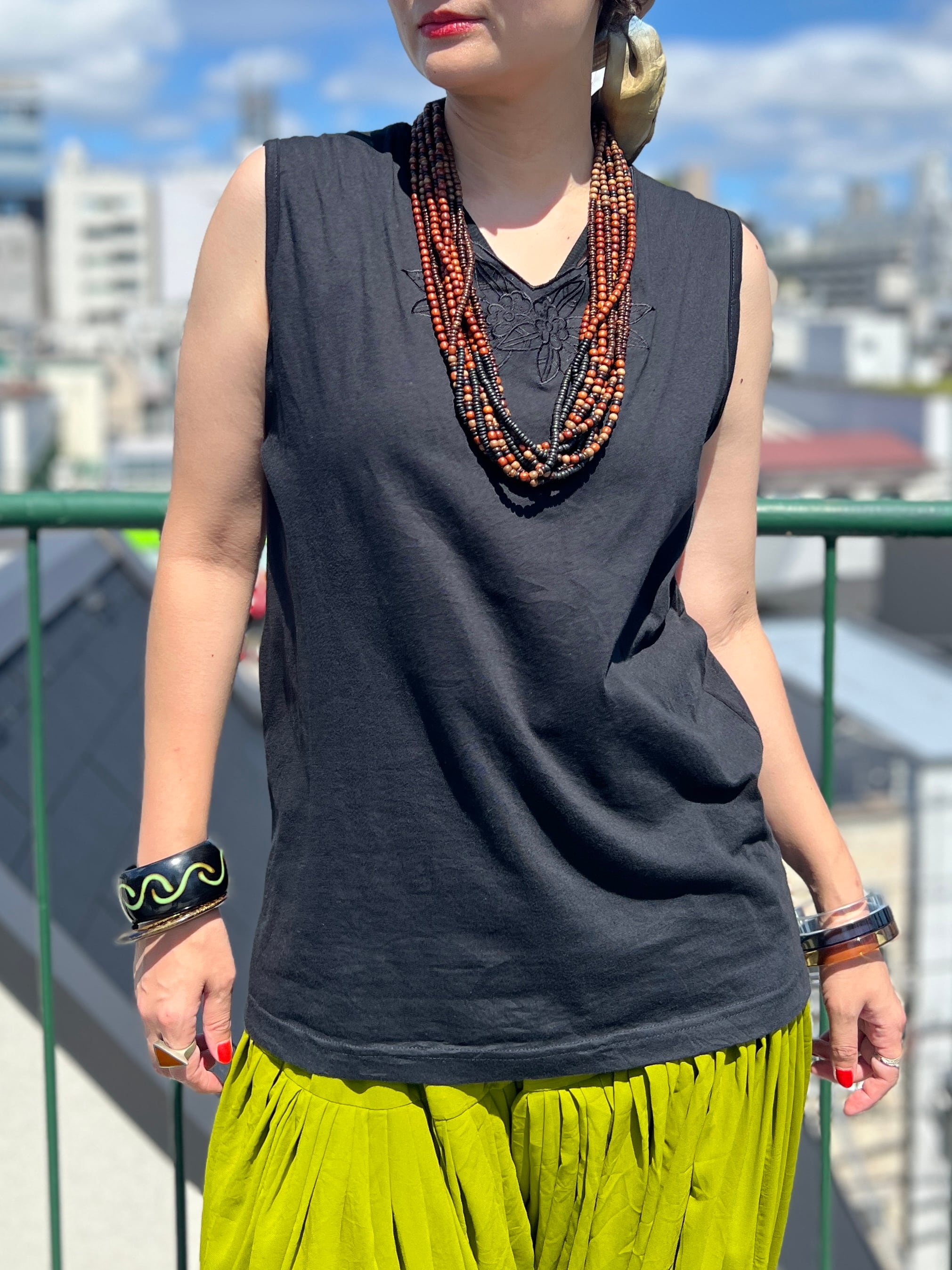 Euro Vintage black floral embroidry tank top
