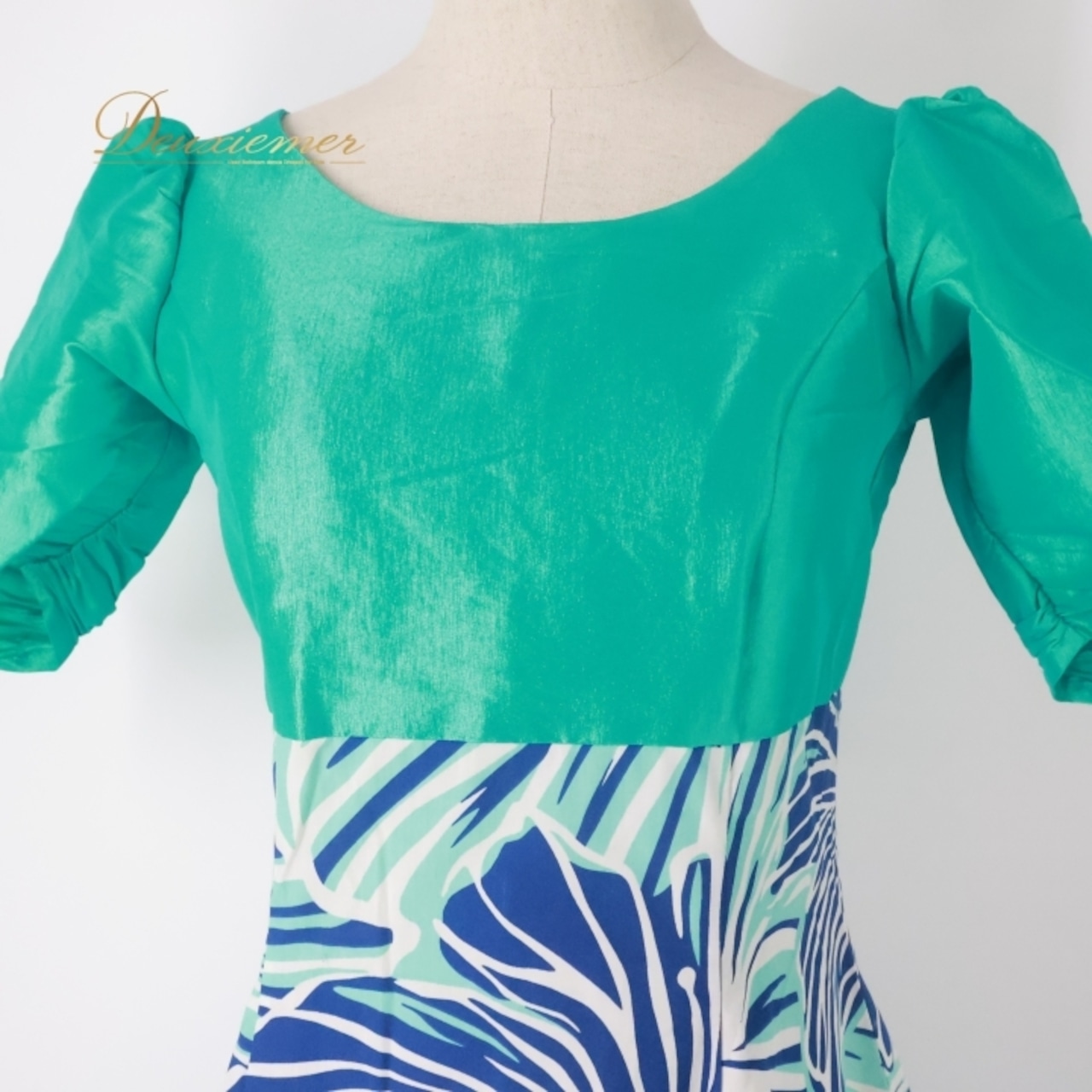 フラダンス 衣装 ワンピース ドレス グリーン系 マーメイドライン エムエムジェイ 日本製 ハイビスカス柄 MermaidLine MMJ ハワイアンプリント アロハ フラ ダンス レッスン 練習 エメラルドグリーン サテン 光沢 高級感 さわやか かわいい おしゃれ 上品 大人っぽい ブルー系 ホワイト系 緑 青 水色 白 エレガント 大人 レディース フレアスカート