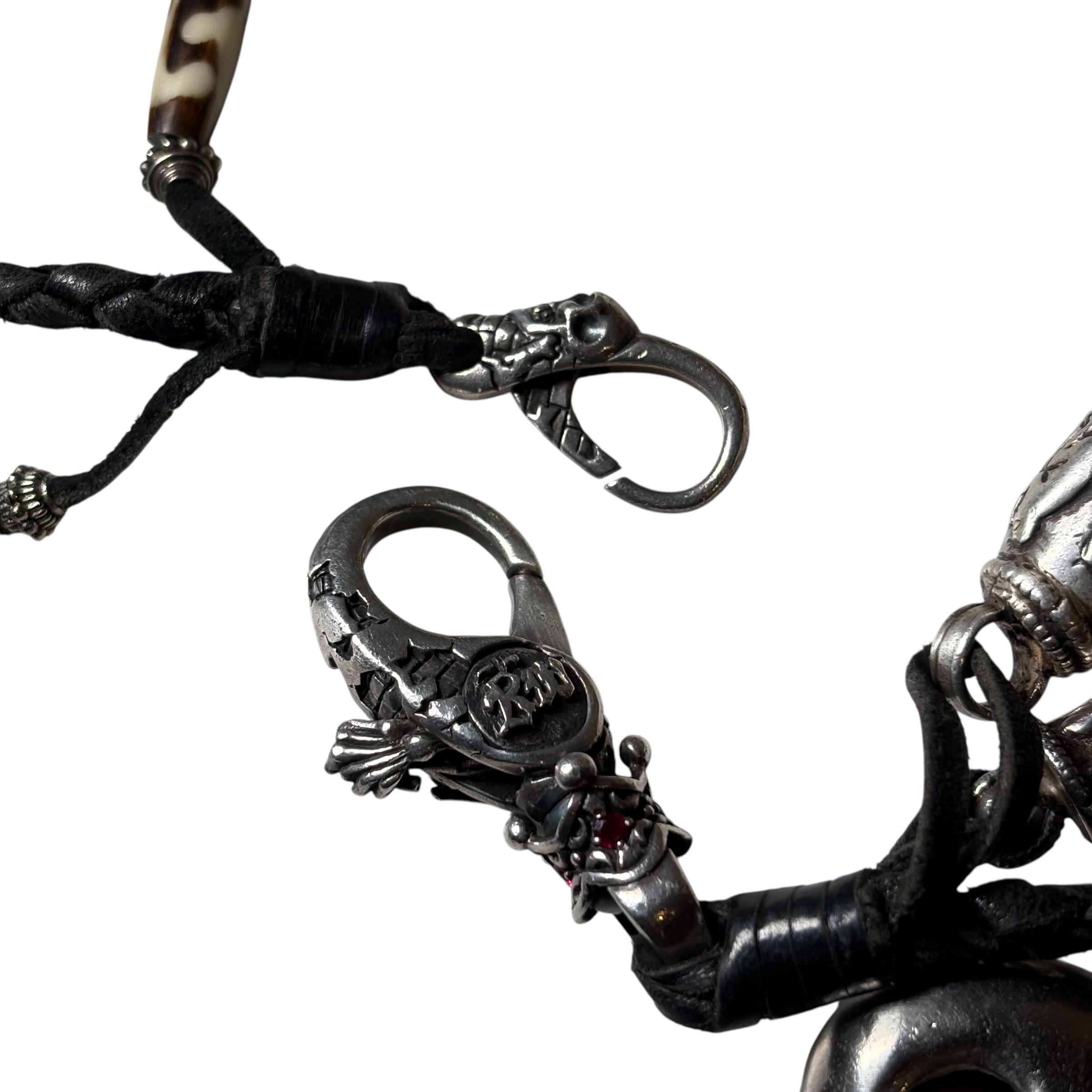 ROBERT WARNER leather × silver chain | NOIR ONLINE