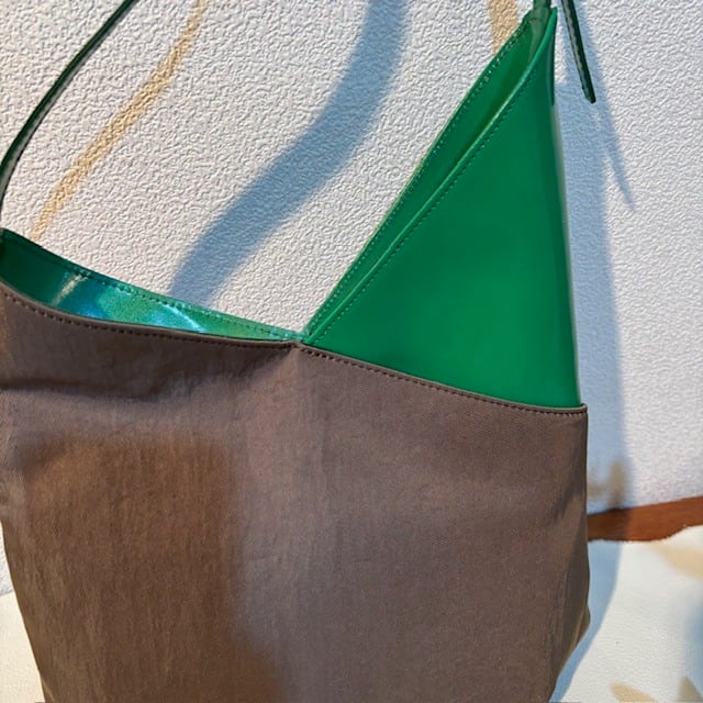 B.stuff　ナイロン×レザーコンビショルダー(フェンネル)