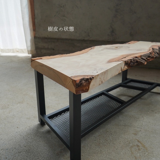 ポプラのローテーブル 3辺カットした一枚板  変な棚つき