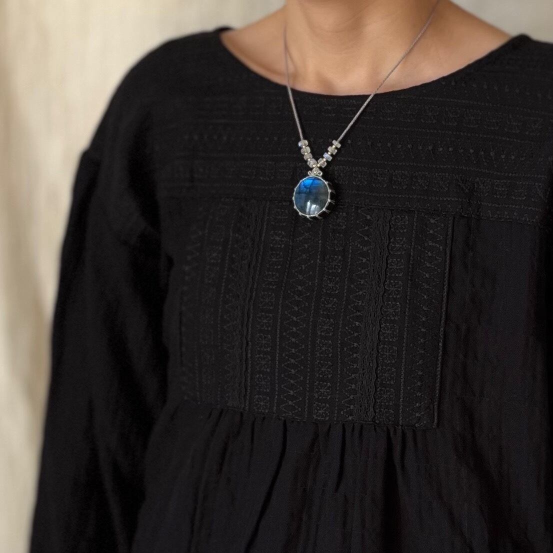 ラブラドライトのマクラメ編み 天然石ネックレス | SHANTi WALA