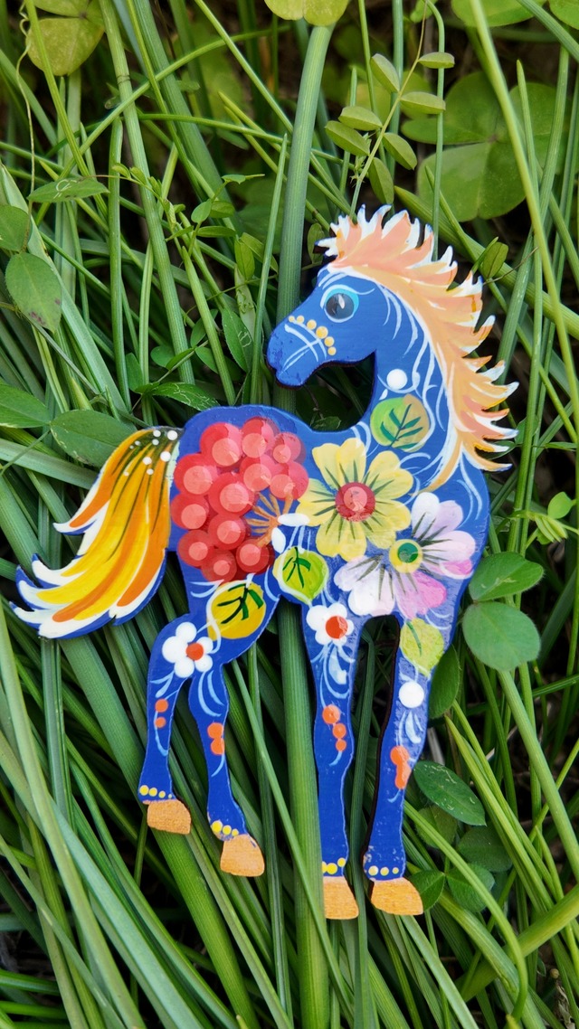 ウクライナ伝統絵画 ペトリキウカ塗り 木製ブローチ（ホメンコ作）