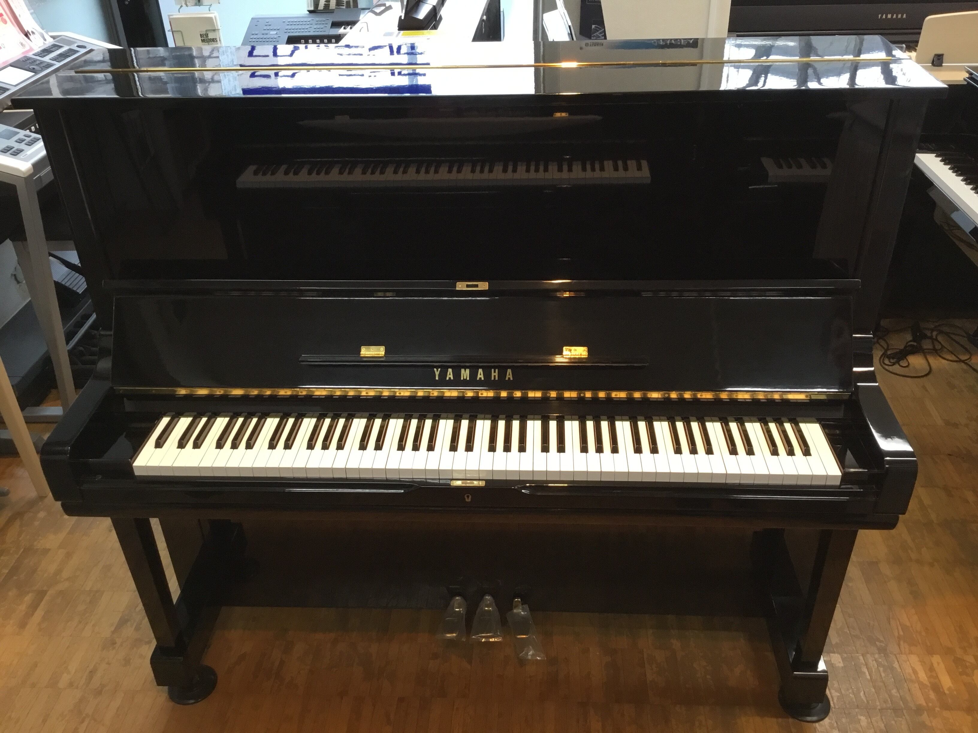 中古ピアノ ヤマハU3H（1976年製造）店頭展示中