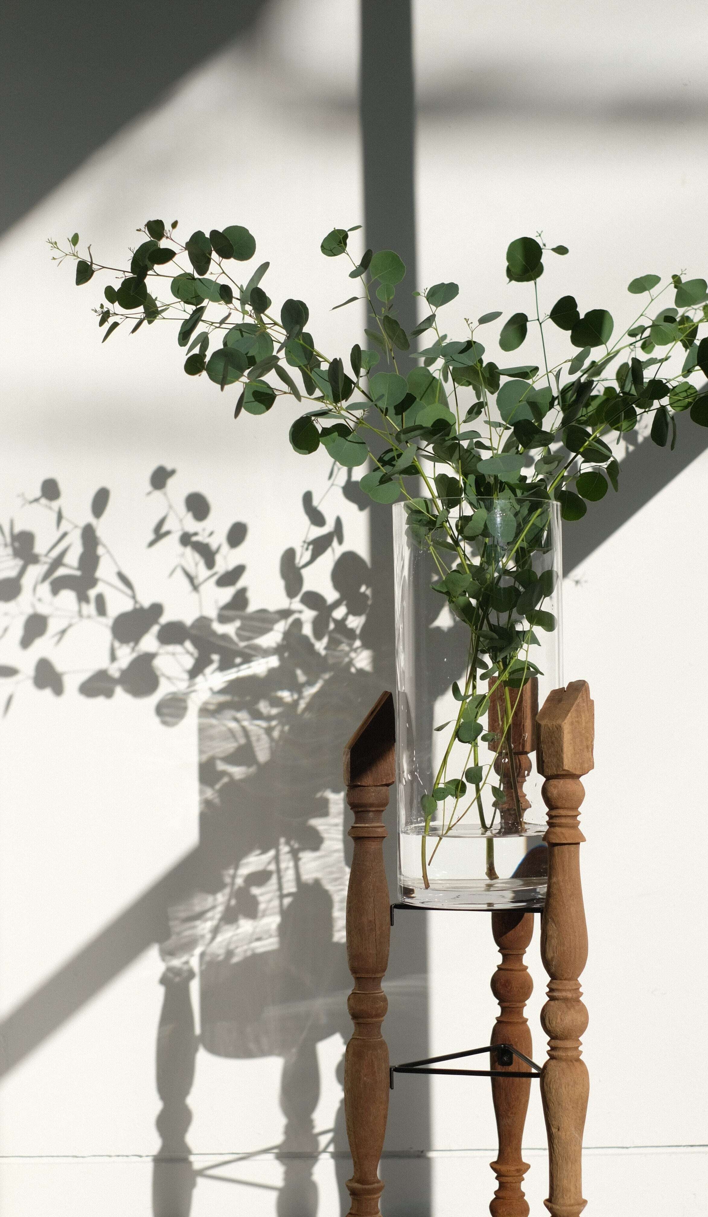 VONA wooden spindle FLOWER VASE | a gleam