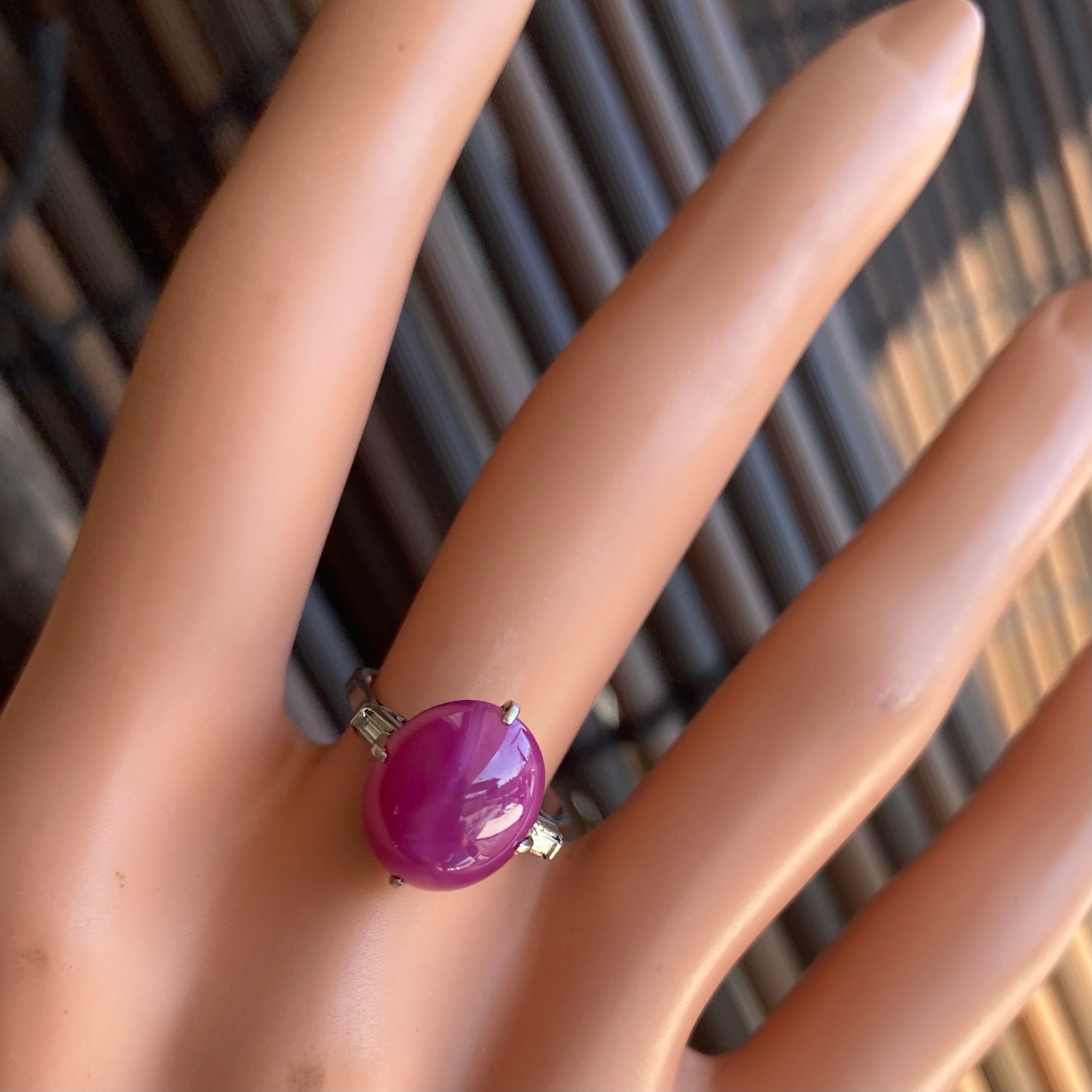 ヴィンテージ　千本透かしプラチナに合成スタールビーのリング