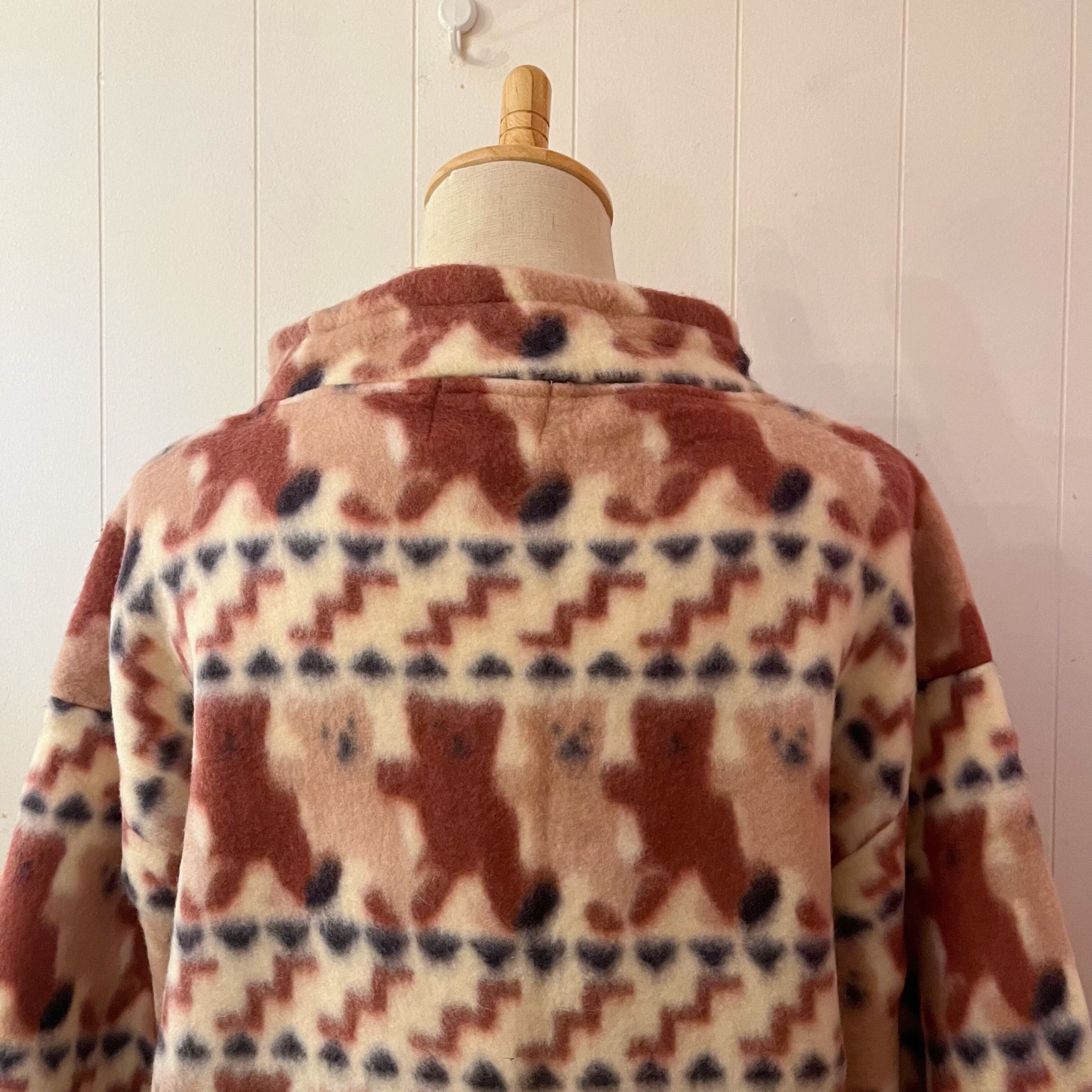 bear line fleece pullover