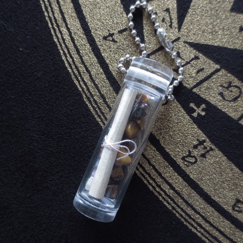 New! 金運・財運・魔除け【魔法のカプセル(タイガーアイ)3つの星と1つの月】「劉進平の霊符入り」