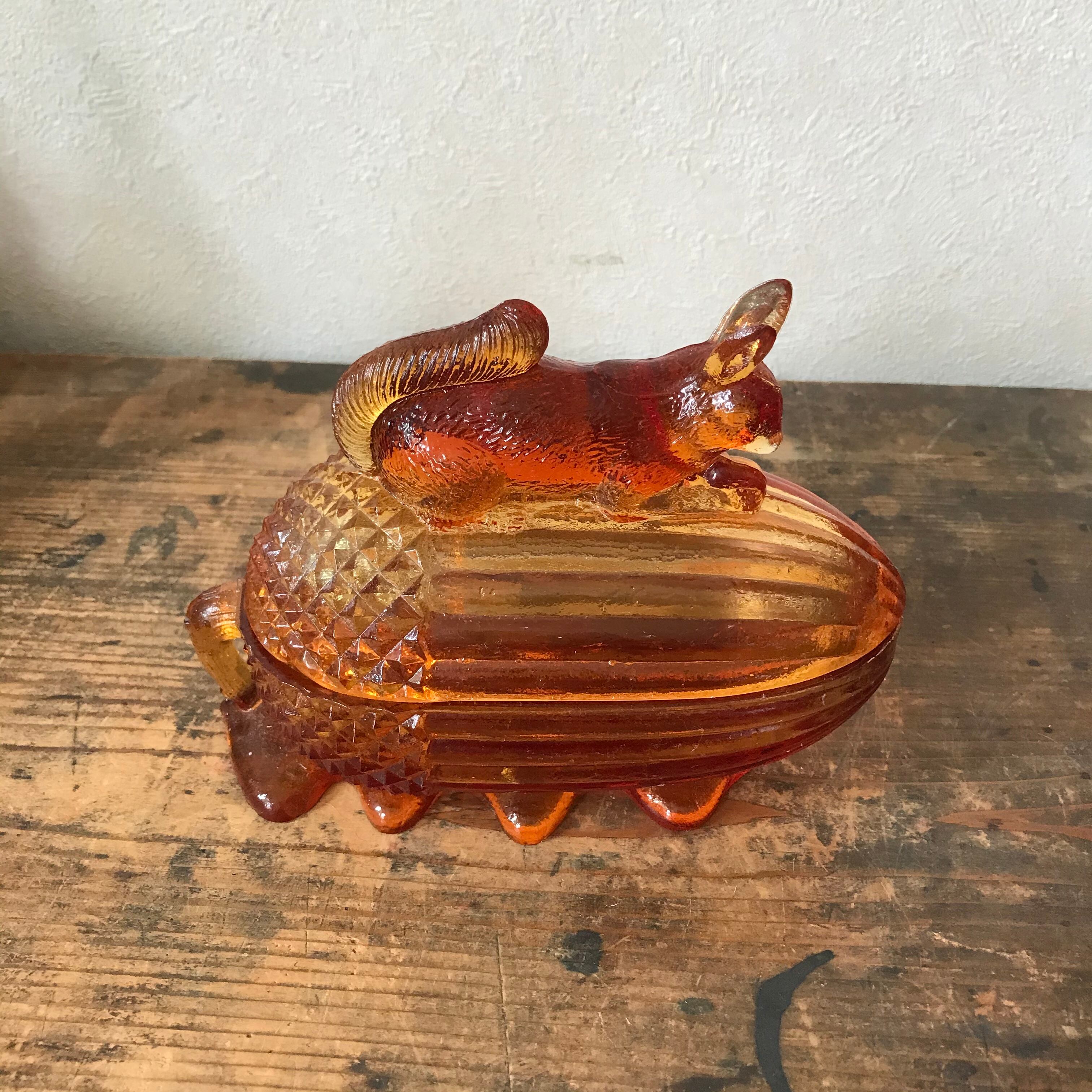 ガラスのリスとどんぐりのいれもの | tsuitachi craft&brocante