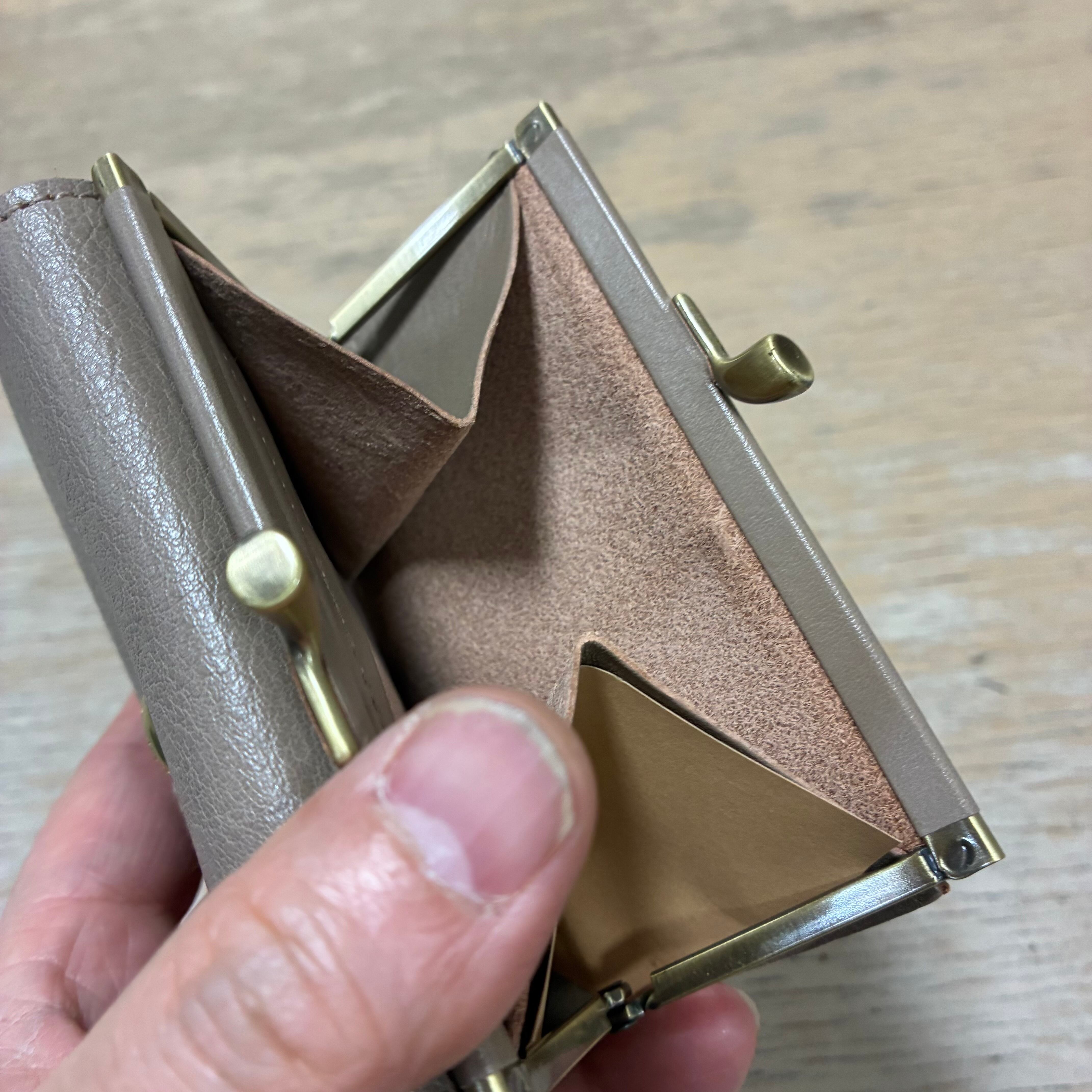 IL BISONTE イルビゾンテ 2つ折りガマ口財布 【411277】(COL グレー