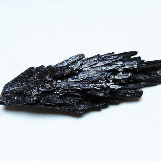 ブラック カイヤナイト 原石 一点物 171-7531