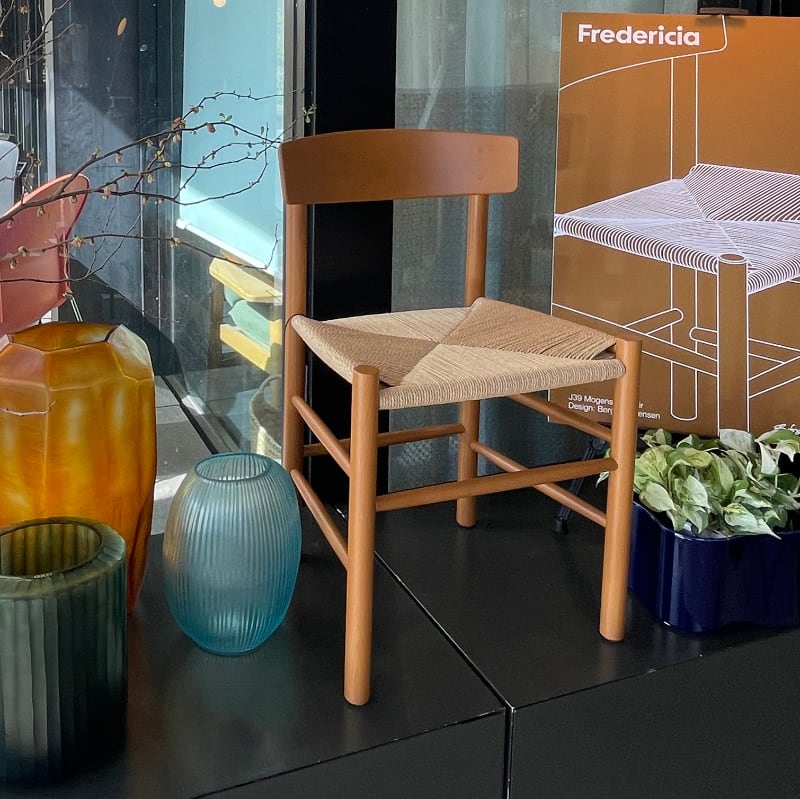 J39 Beech Vintage lacquer Shaker Chair［ Fredericia ］ | REAL