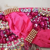 ベリーダンス オリエンタル 衣装 トップス ベルト セット ピンク系 ラインストーン スパンコール 豪華 装飾 華やか キラキラ ダンス衣装 イベント ステージ 鮮やか かわいい フリンジ