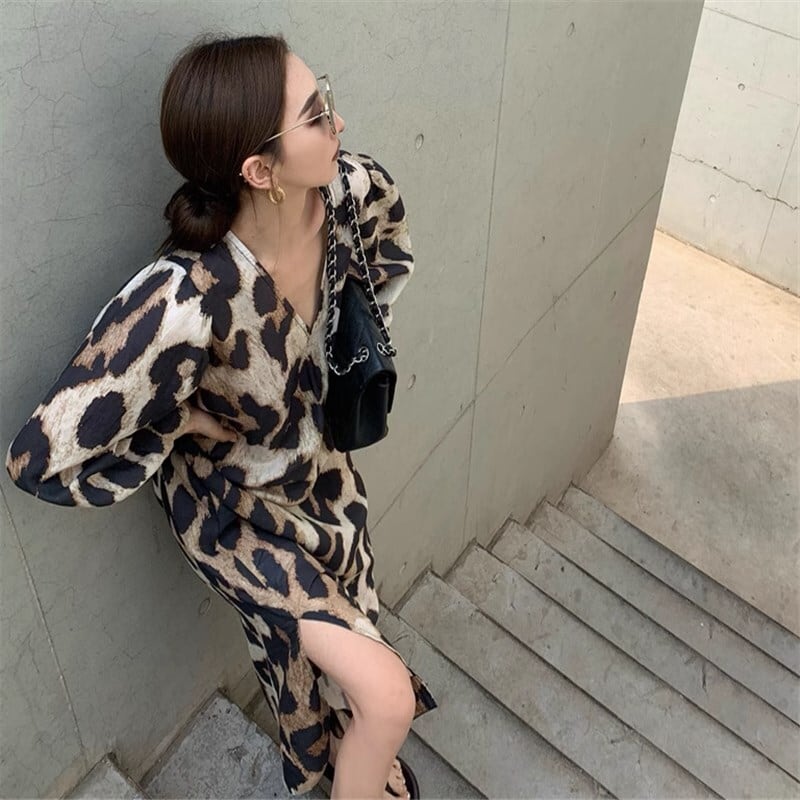 ワンピース 大きいサイズワンピース ロング ロング丈 袖あり 半袖 ランタンスリープ Vネック かわいい 大人可愛い きれいめ シンプル 大人 おしゃれ お洒落 かっこいい 華やか 大人女子 ラフ 個性的 主役級 涼しい アメリカン 柄 ヒョウ柄 春 夏 秋 10代 20代 30代 レディース 女性用 ママ マタニティ お出かけ 女子会 お泊まり 休日 リゾート 旅行 海 プール ホテル ショッピング 韓国 韓国系 ファッション 楽ちん 美脚 脚長 プレゼント ギフト 大きいサイズ 大きい ビッグサイズ