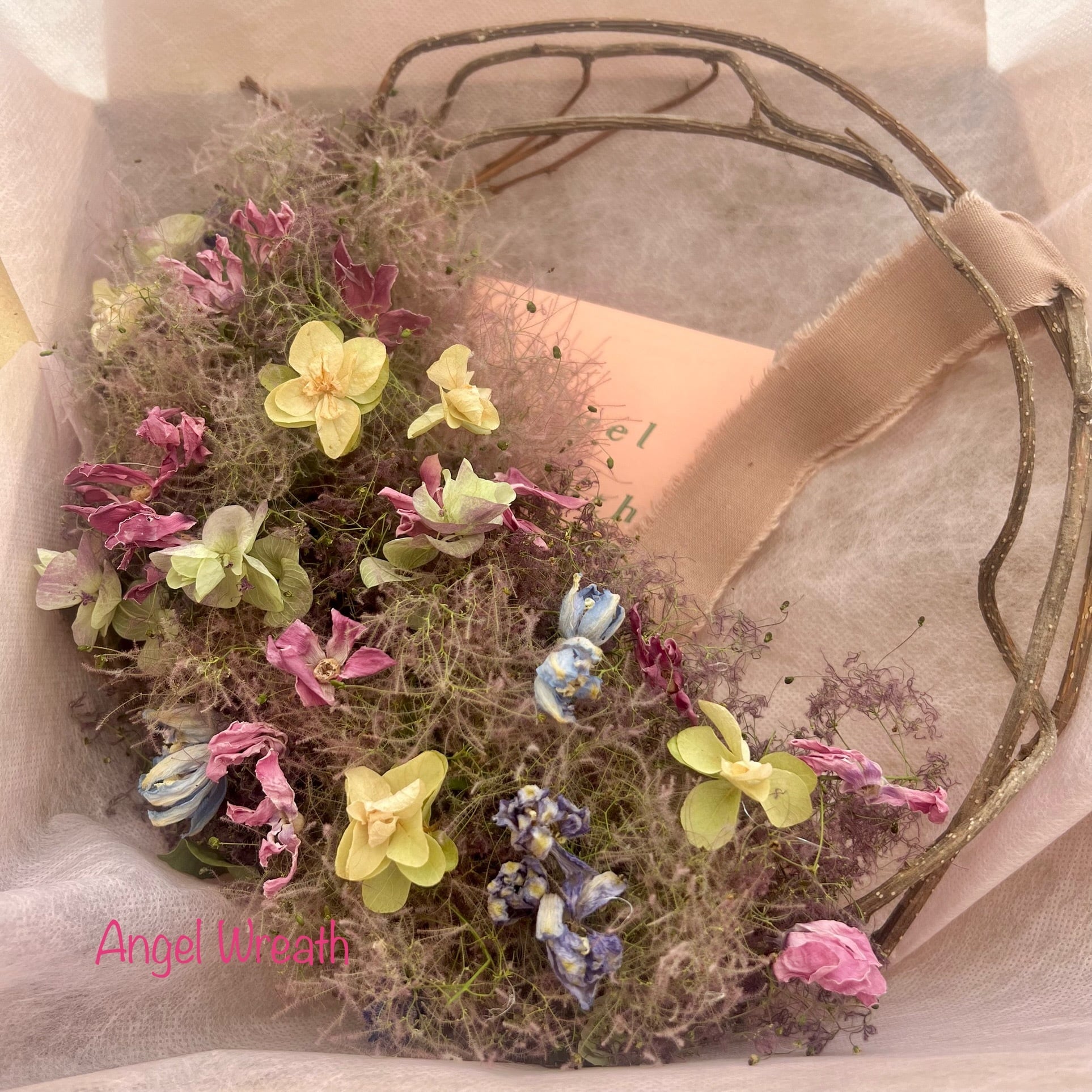 スモークツリーと小花のハーフリース(25cm) | エンジェル・リース工房 
