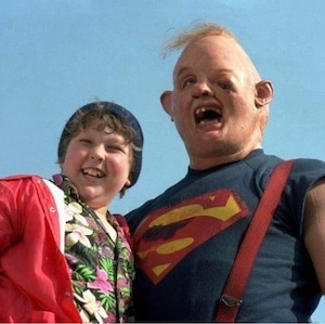 【 グーニーズ(The Goonies)】スロース / 映画Tシャツ / Tシャツ〚アメリカン雑貨 アメトイ〛