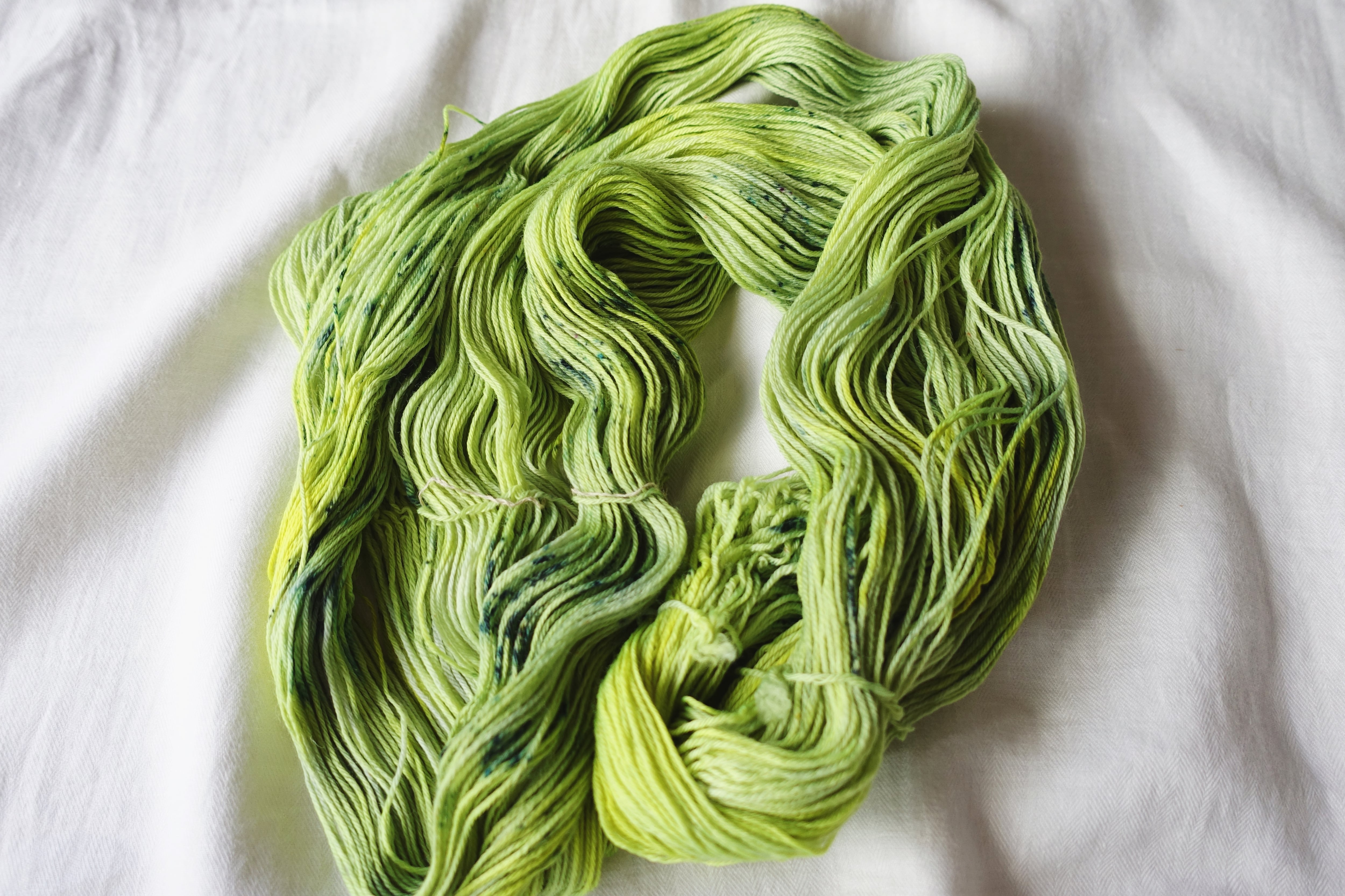 手染め毛糸]SperwashMerino100_4PLY_Green peas | 手染め毛糸のYaoskep