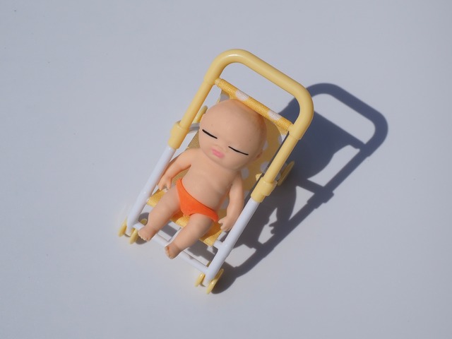 おもちゃの街のベビーカー②Yellow