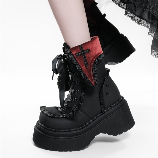 ゴシックロリィタ 十字架刺繍シ ョートブーツ フリル装飾 レースアップ仕様 厚底ソール