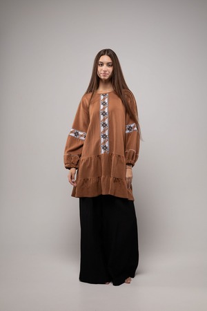 ウクライナ刺繍ヴィシヴァンカ クロスステッチ　手刺繍　チュニック　麻　レディース・フリーサイズ