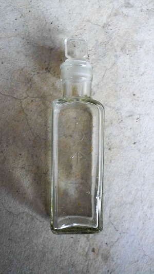 【DEADSTOCK / 1940s】イギリス軍 メディカルボトル "5"《デッドストック 実物 ガラス瓶 フラワーベース 花瓶 ブロードアロー ミリタリー ヴィンテージ》