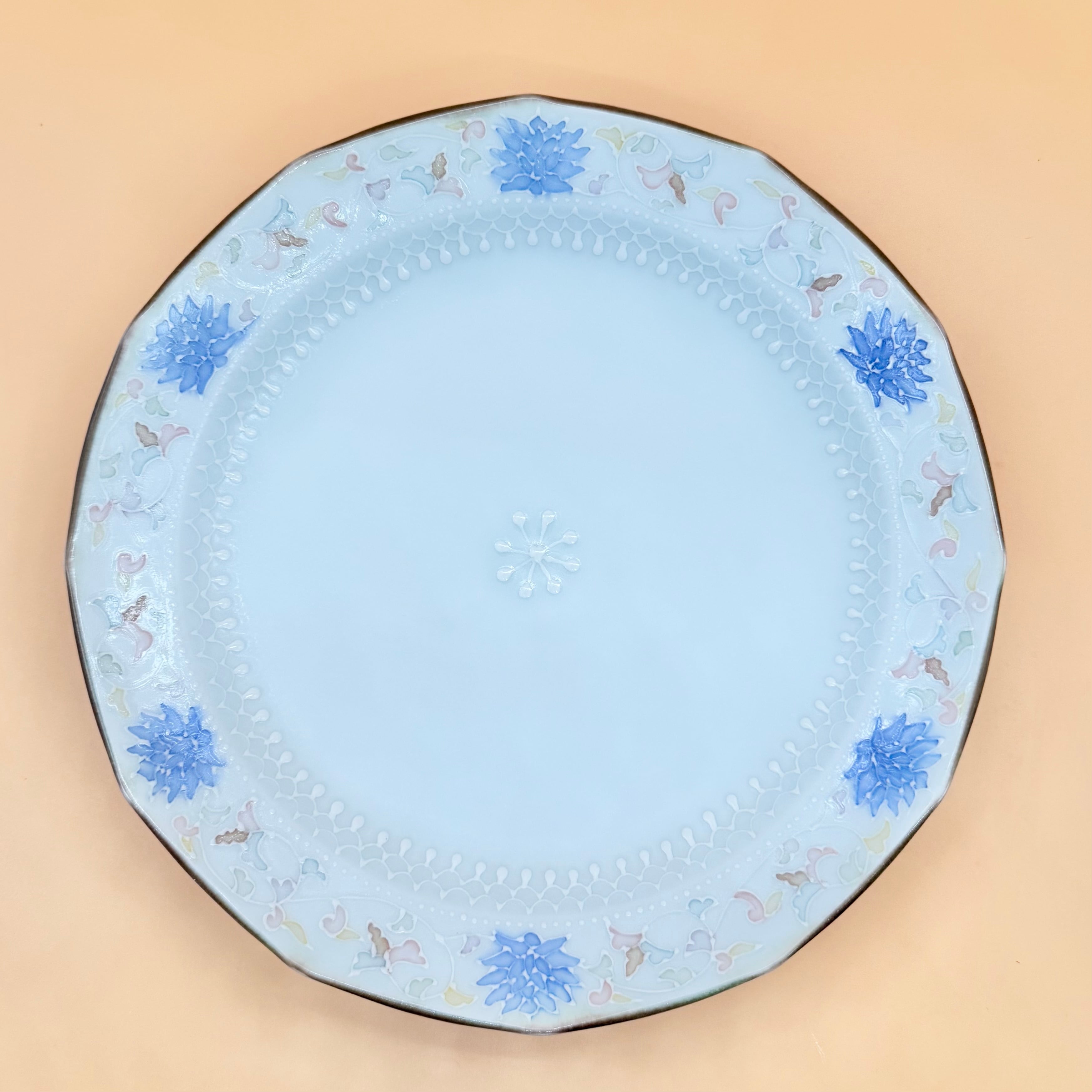 イッチンフラワーリム皿 藍色の花