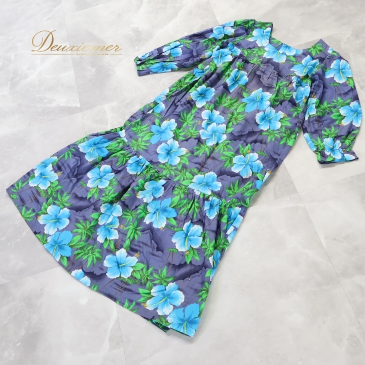 フラダンス 衣装 ワンピース ドレス ネイビー系 ハイビスカス柄 ハワイアンプリント アロハ レッスン 練習 八分袖 フリル 鮮やか 華やか かわいい おしゃれ 上品 大人っぽい ブルー系 グリーン系 紺 水色 緑 フラ ダンス リゾート エレガント フェミニン ゆったり