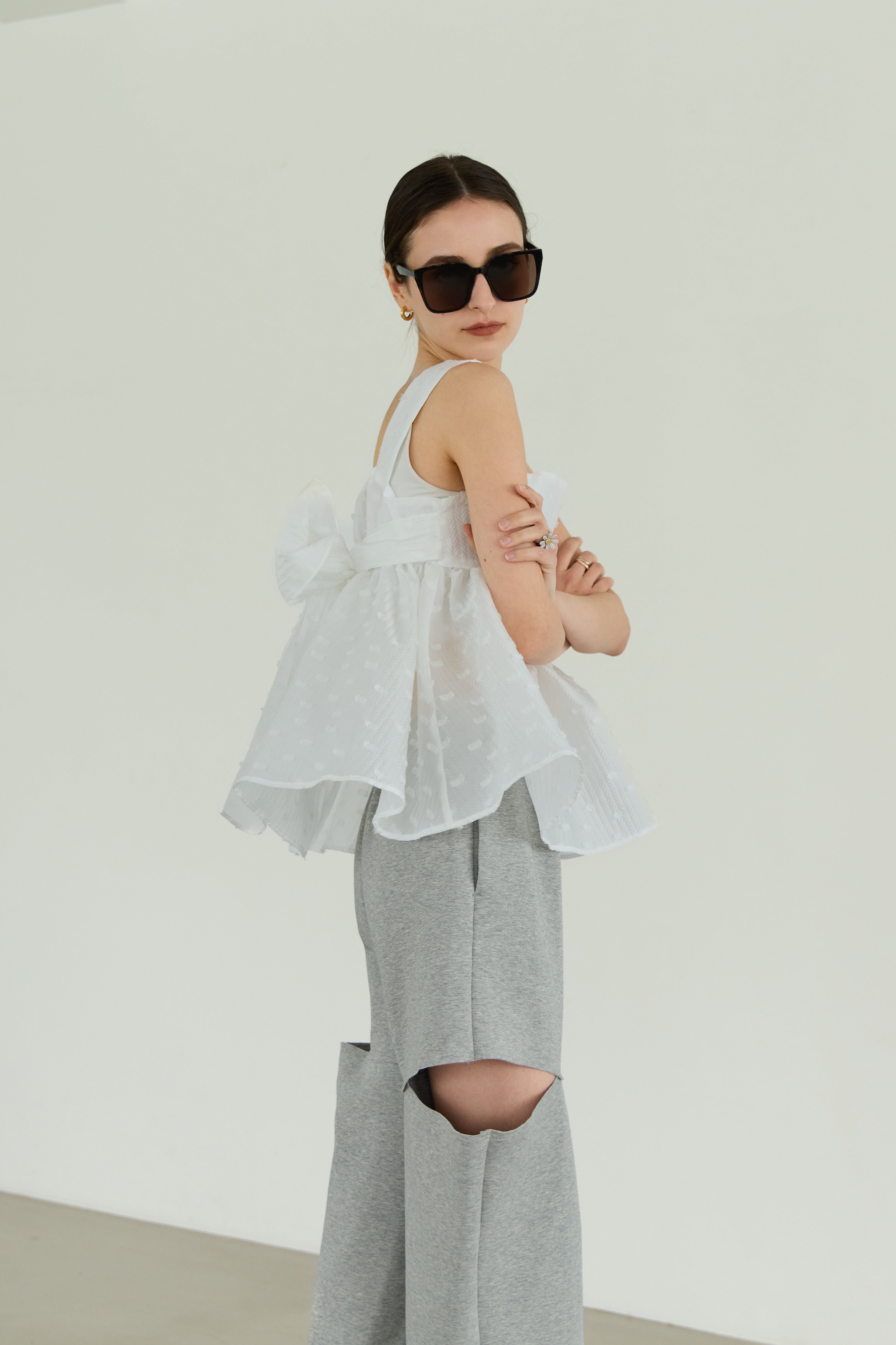 Back ribbon dot jacquard top | Bluelea