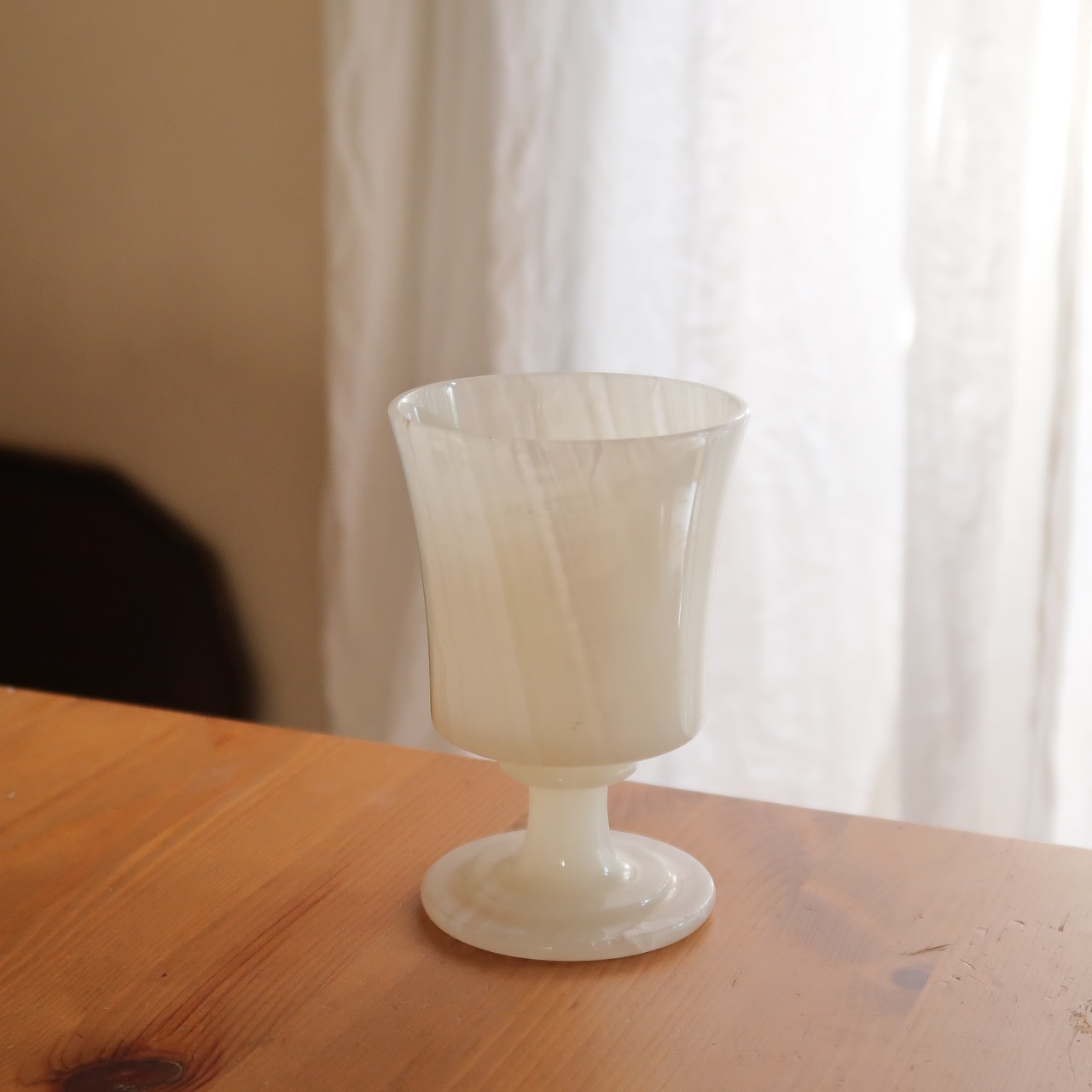 四角い石のゴブレット