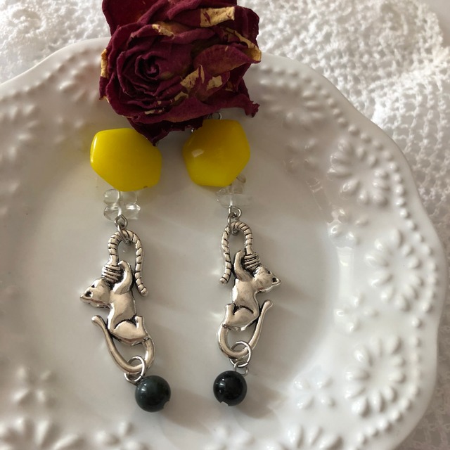 ヴィンテージパーツ&ペリドットピアス