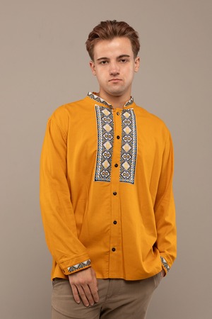 ウクライナ刺繍ヴィシヴァンカ　クロスステッチ手刺繍　Lサイズ　メンズ