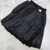 社交ダンス 衣装 スタンダード スカート レッスンウェア レディース ブラック系 Fantasy ファンタジー 黒 無地 シンプル フォーマル 練習着 ロングスカート ティアードスカート フリル スカートのみ スタンダード用 スカート丈 3段フリル フレア 上品 モノトーン 衣装練習 ダンスレッスン ダンス衣装 婚活 パーティー フォーマル練習 黒スカート ブラック フリーサイズ感 ポリエステル素材 伸縮性あり しわになりにくい 動きやすい ラテンダンスではない スカート フリル重ね 社交ダンス女子